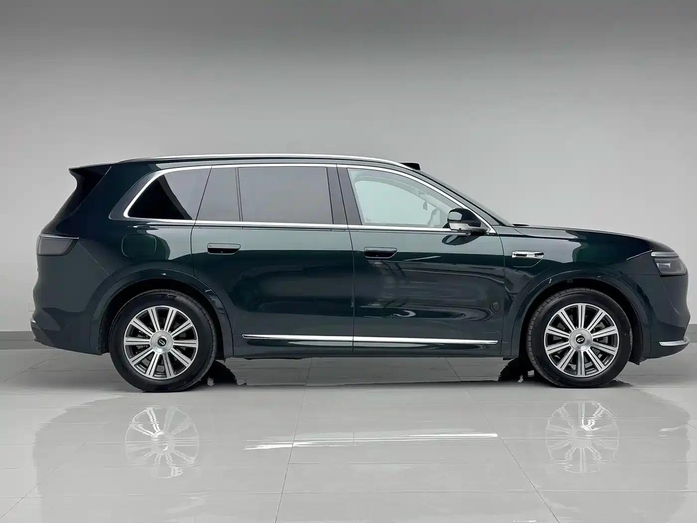 Wenjie M8 2025 Extended Range Max+ Version 53.4kWh 6-Seat Version (192-line LiDAR) — миниатюра 4
