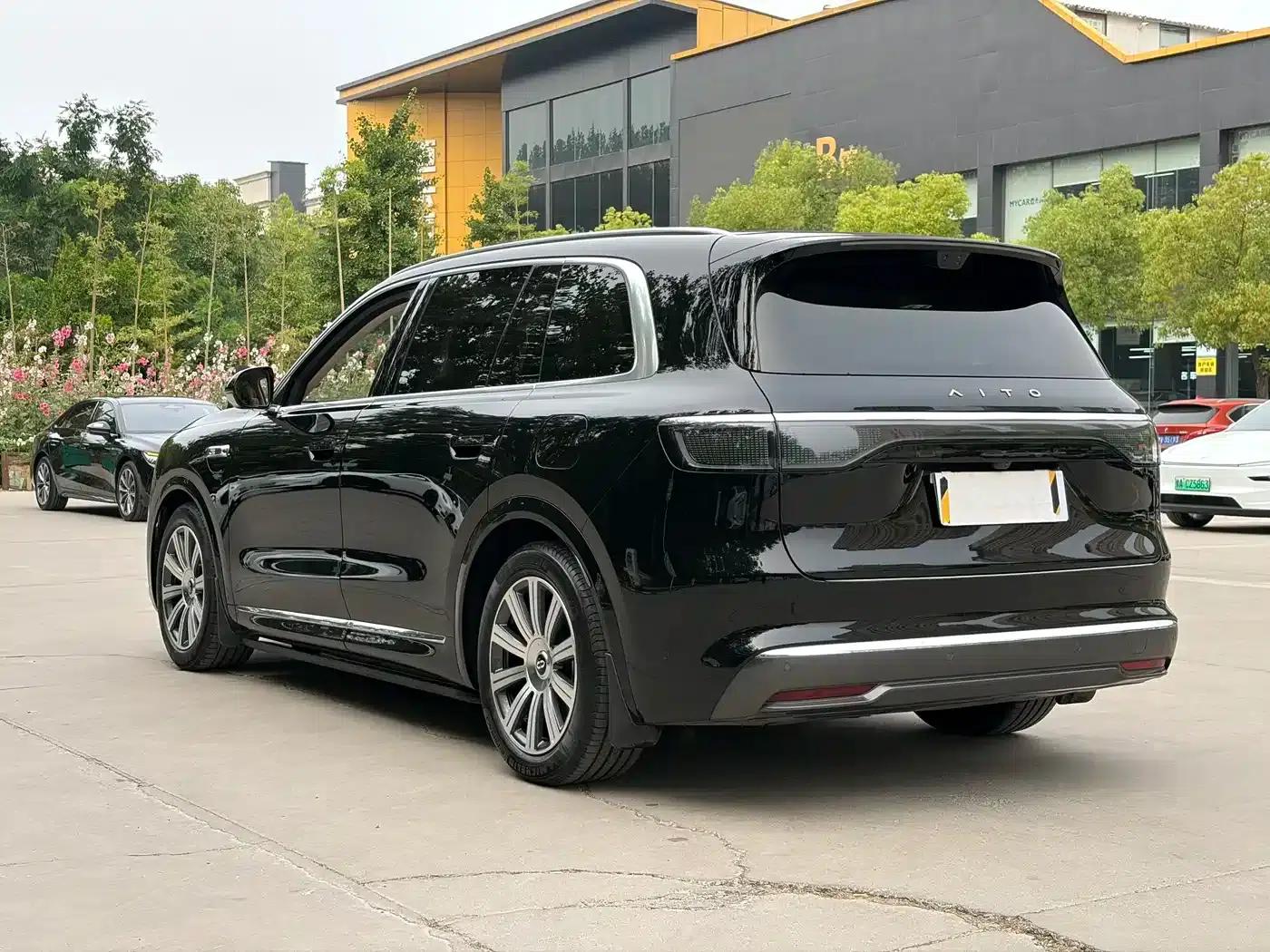 Wenjie M8 2025 Extended Range Max+ Version 53.4kWh 6-Seat Version (192-line LiDAR) — миниатюра 6