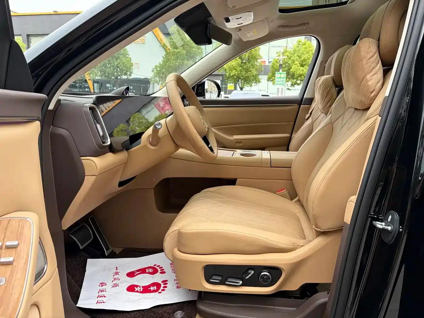 Wenjie M8 2025 Extended Range Max+ Version 53.4kWh 6-Seat Version (192-line LiDAR) — миниатюра 9