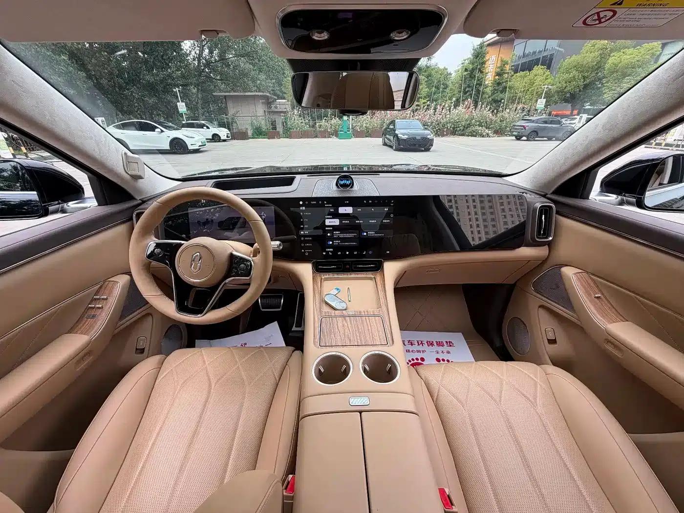 Wenjie M8 2025 Extended Range Max+ Version 53.4kWh 6-Seat Version (192-line LiDAR) — миниатюра 10