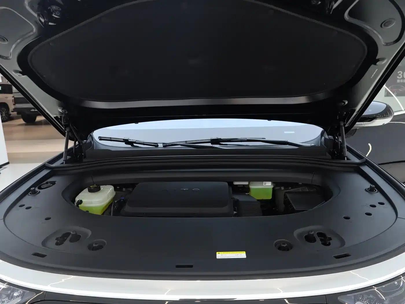 Wenjie M8 2025 Ultra Extended Range Edition (53.4kWh, 6-seater, 192-line LiDAR) — миниатюра 22