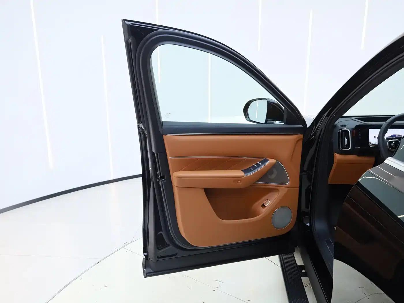 Wenjie M8 2025 Ultra Extended Range Edition (53.4kWh, 6-seater, 192-line LiDAR) — миниатюра 9