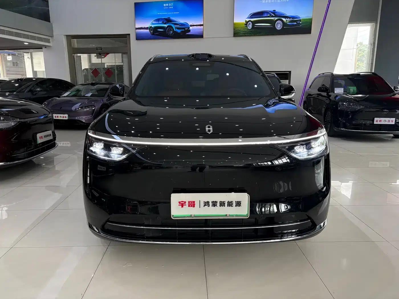 Wenjie M8 2025 Extended Range Max+ Version 53.4kWh 6-Seat Version (192-line LiDAR) — миниатюра 2
