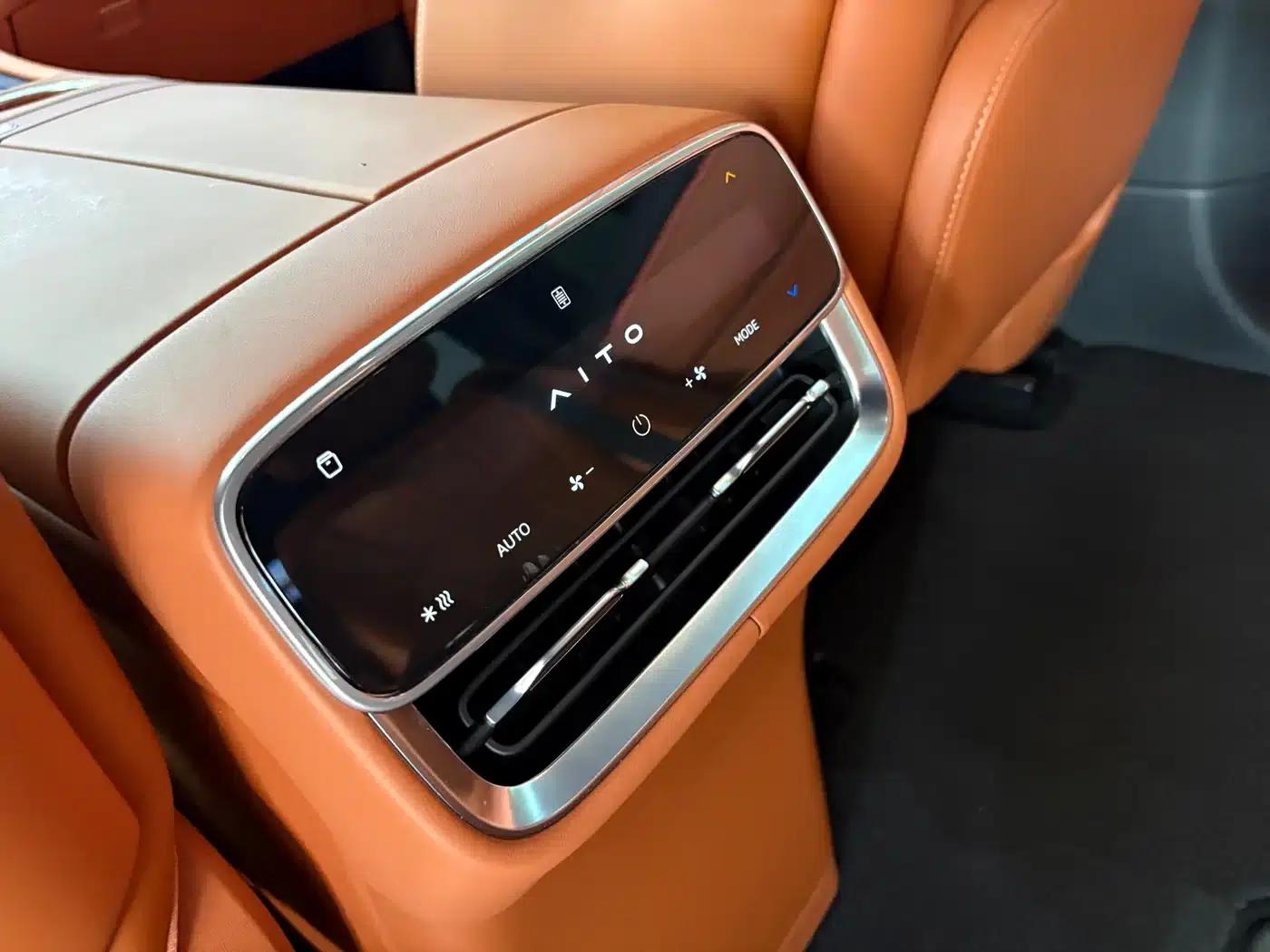 Wenjie M8 2025 Extended Range Max+ Version 53.4kWh 6-Seat Version (192-line LiDAR) — миниатюра 9