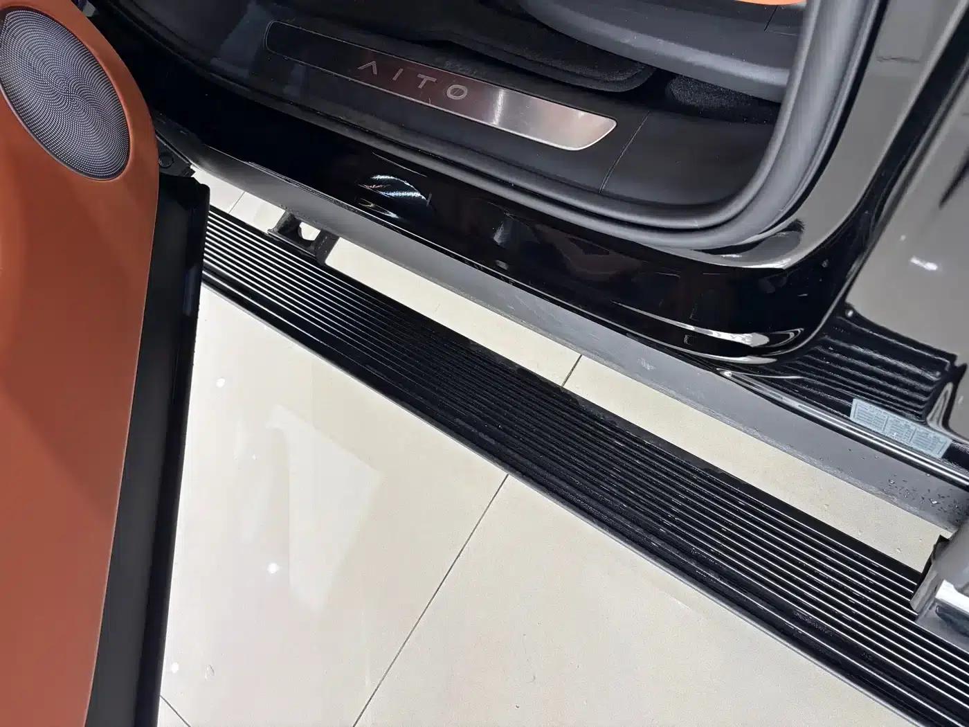 Wenjie M8 2025 Extended Range Max+ Version 53.4kWh 6-Seat Version (192-line LiDAR) — миниатюра 10