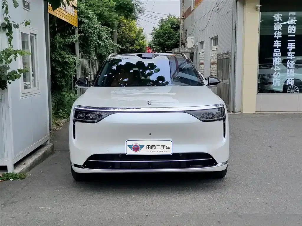 Wenjie M8 2025 Extended Range Max+ Version 53.4kWh 6-Seat Version (192-line LiDAR) — миниатюра 2