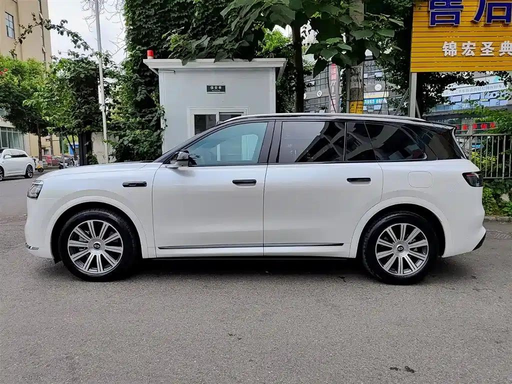 Wenjie M8 2025 Extended Range Max+ Version 53.4kWh 6-Seat Version (192-line LiDAR) — миниатюра 3