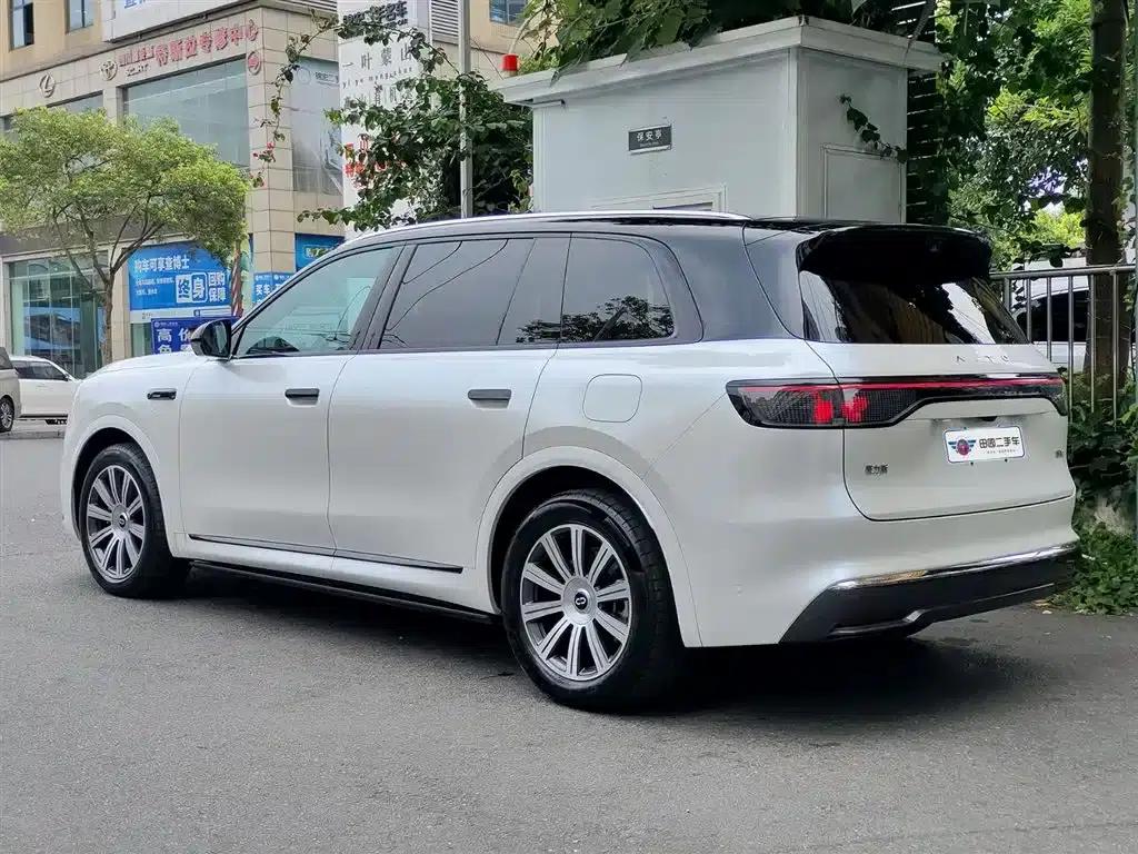 Wenjie M8 2025 Extended Range Max+ Version 53.4kWh 6-Seat Version (192-line LiDAR) — миниатюра 4