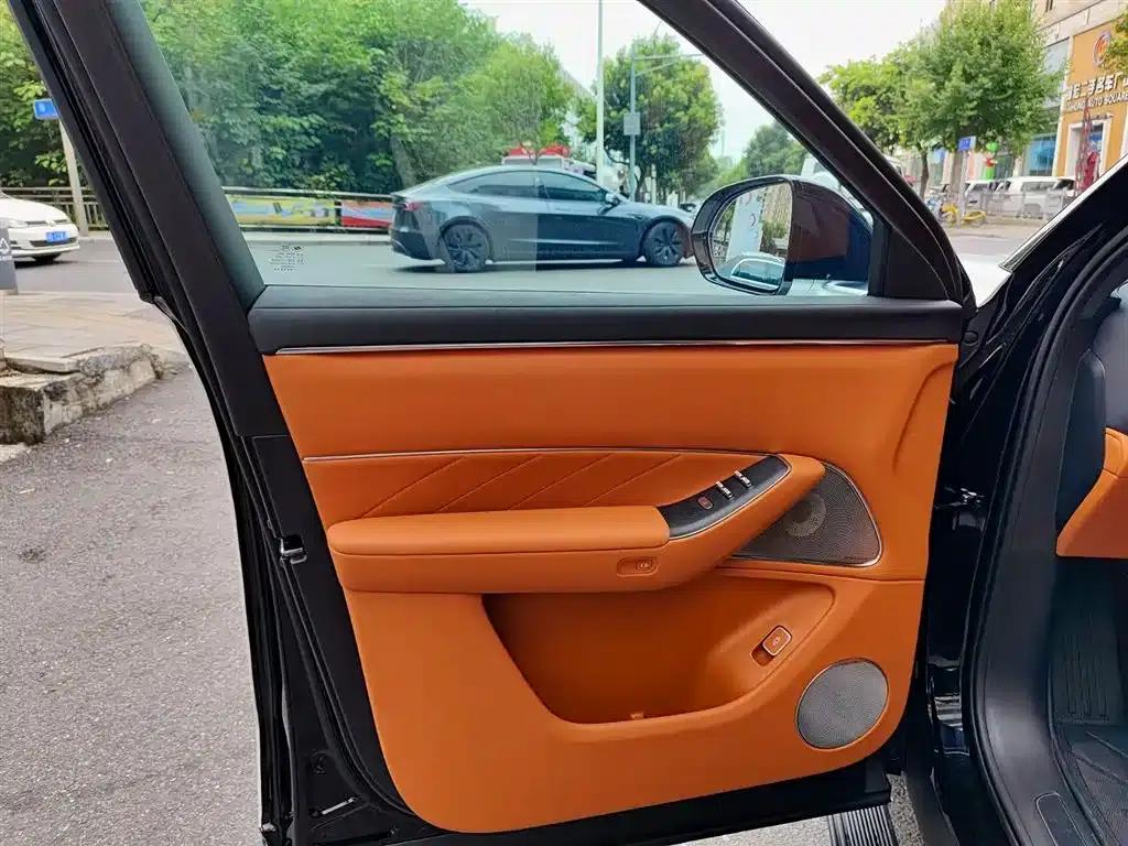 Wenjie M8 2025 Extended Range Max+ Version 53.4kWh 6-Seat Version (192-line LiDAR) — миниатюра 6