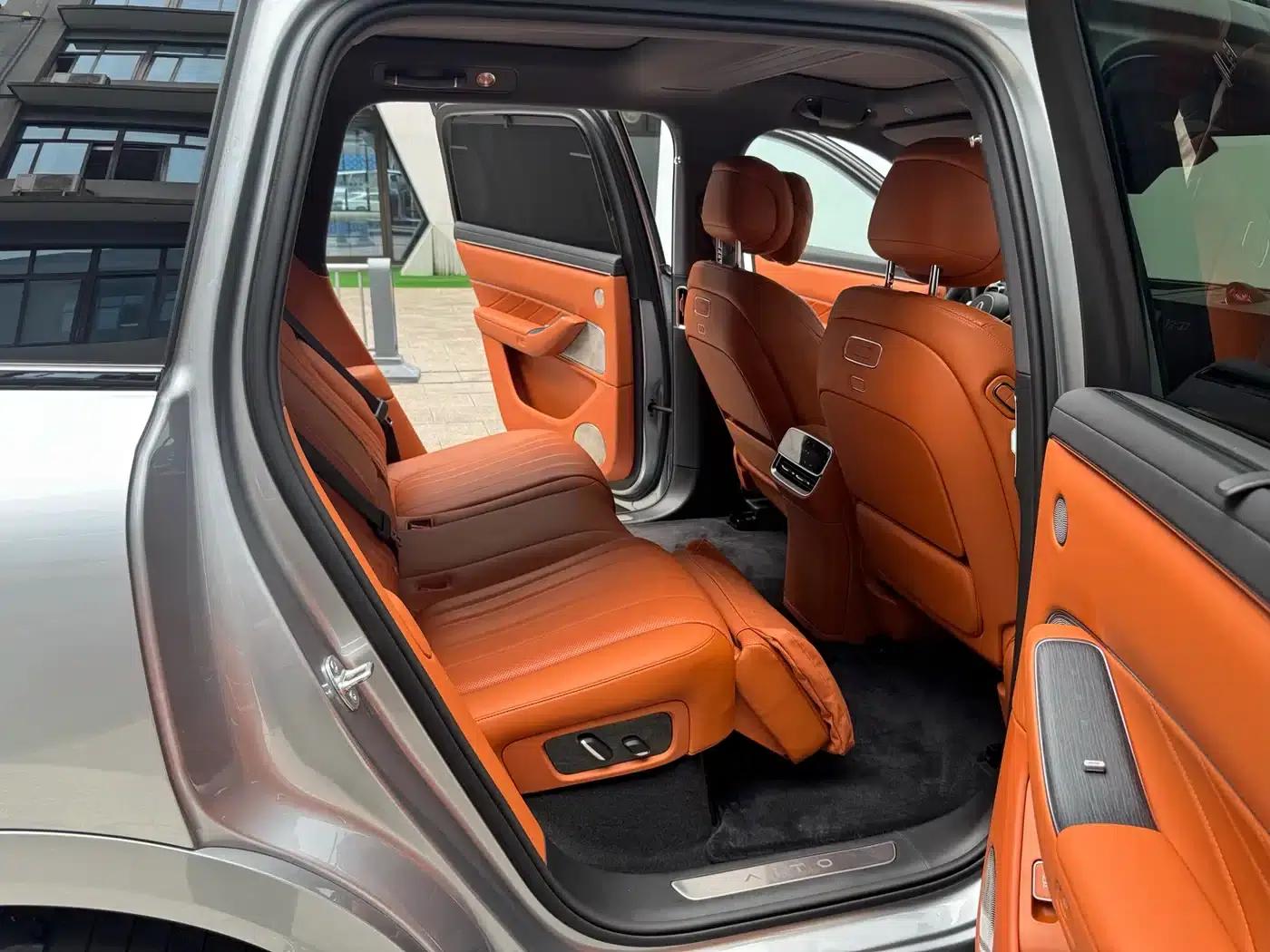 Wenjie M8 2025 Extended Range Ultra Edition 53.4kWh 5-Seat Version (192-line LiDAR) — миниатюра 11