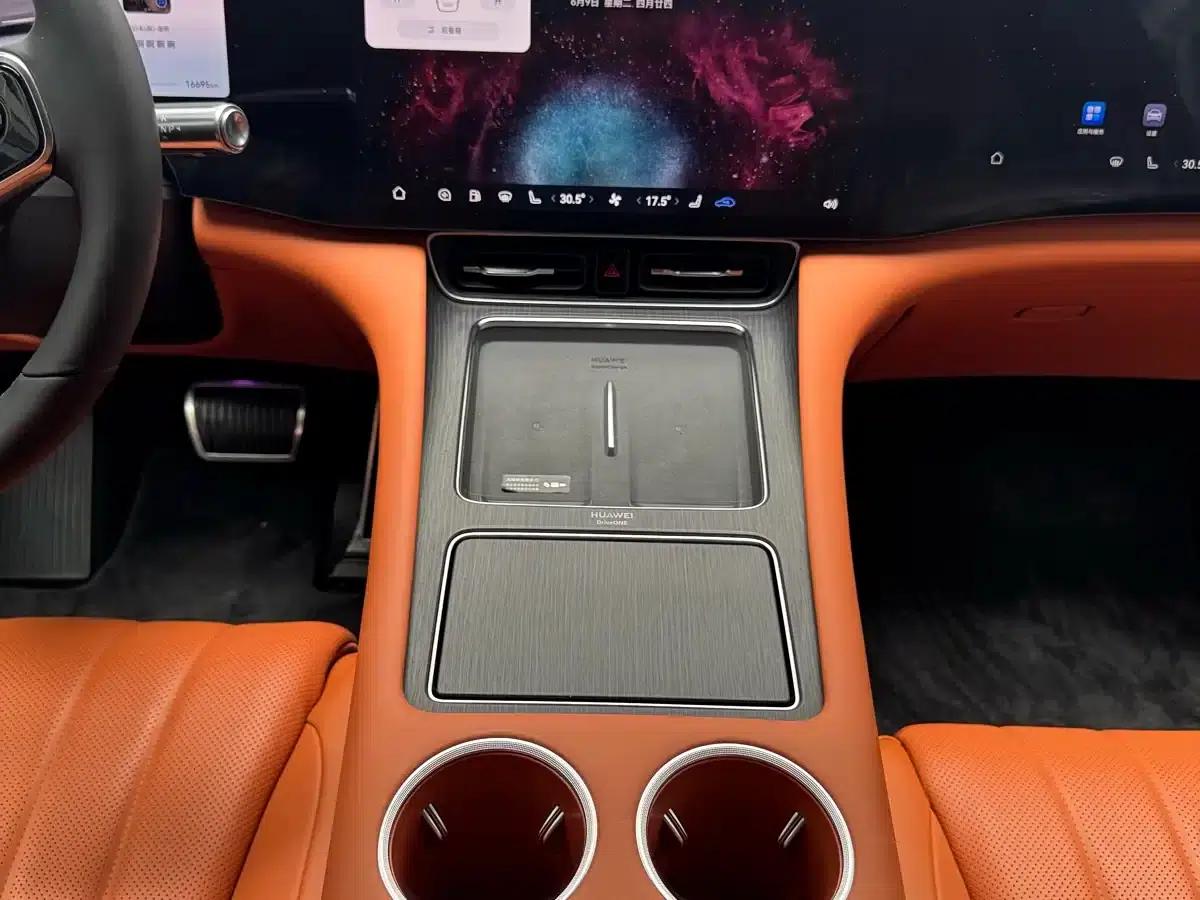 Wenjie M8 2025 Extended Range Ultra Edition 53.4kWh 5-Seat Version (192-line LiDAR) — миниатюра 13