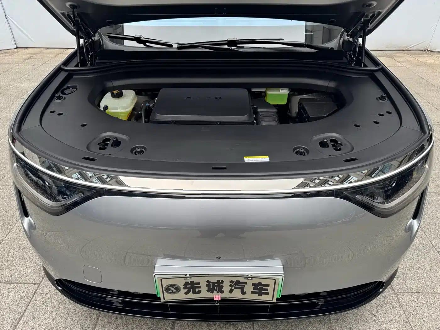 Wenjie M8 2025 Extended Range Ultra Edition 53.4kWh 5-Seat Version (192-line LiDAR) — миниатюра 17