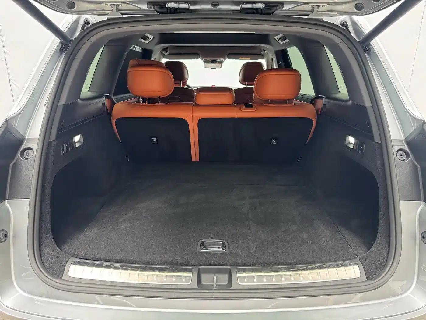 Wenjie M8 2025 Extended Range Ultra Edition 53.4kWh 5-Seat Version (192-line LiDAR) — миниатюра 18