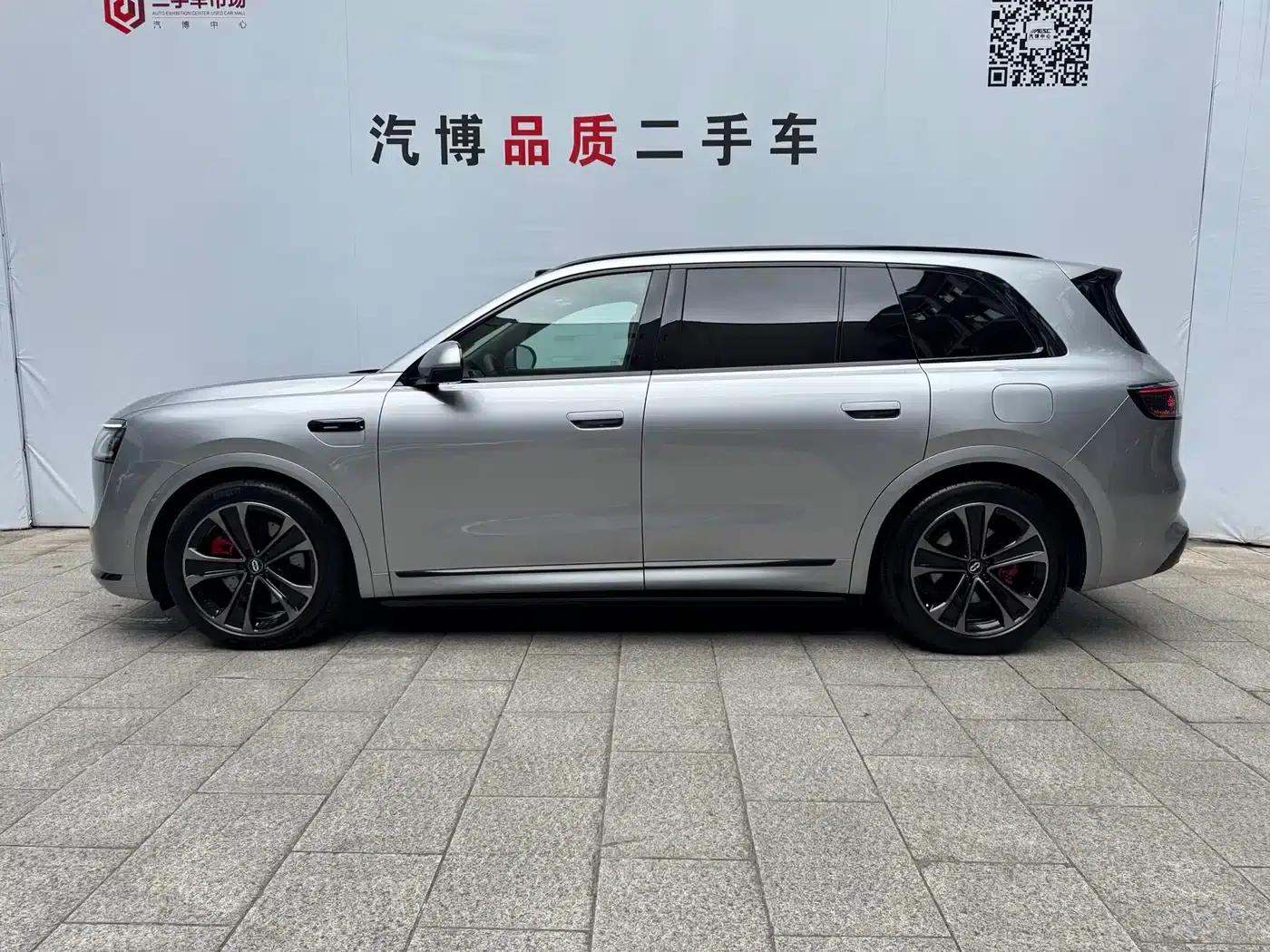 Wenjie M8 2025 Extended Range Ultra Edition 53.4kWh 5-Seat Version (192-line LiDAR) — миниатюра 4