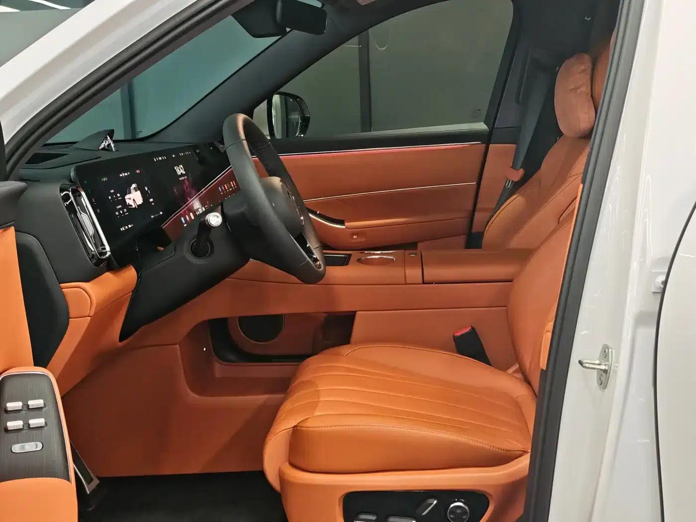 Wenjie M8 2025 Extended Range Ultra Edition 53.4kWh 5-Seat Version (192-line LiDAR) — миниатюра 2