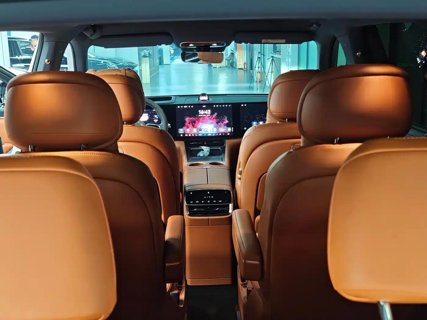 Wenjie M8 2025 Extended Range Ultra Edition 53.4kWh 5-Seat Version (192-line LiDAR) — миниатюра 4