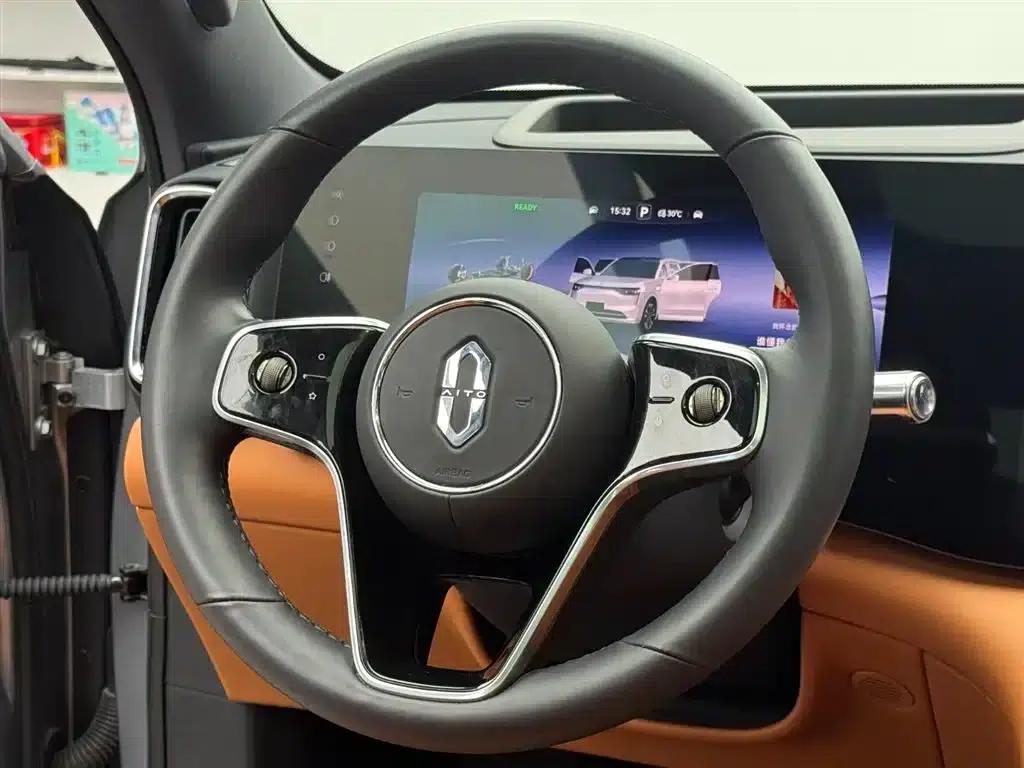 Wenjie M8 2025 Extended Range Ultra Edition 53.4kWh 5-Seat Version (192-line LiDAR) — миниатюра 11