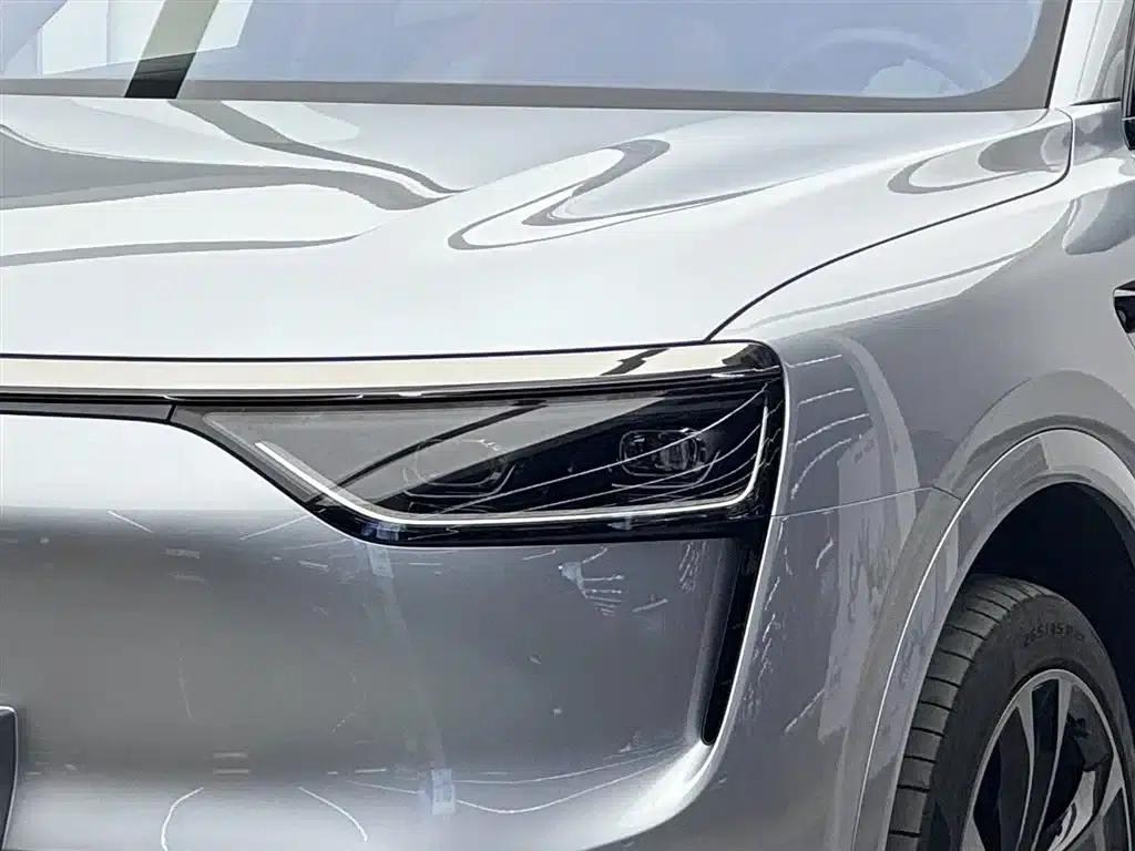 Wenjie M8 2025 Extended Range Ultra Edition 53.4kWh 5-Seat Version (192-line LiDAR) — миниатюра 3