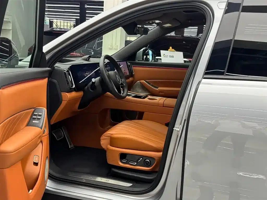 Wenjie M8 2025 Extended Range Ultra Edition 53.4kWh 5-Seat Version (192-line LiDAR) — миниатюра 6