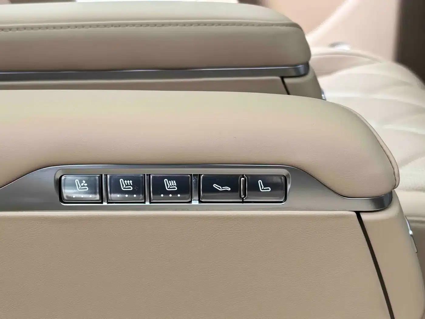 Wenjie M8 2025 Ultra Extended Range Edition (53.4kWh, 6-seater, 192-line LiDAR) — миниатюра 20
