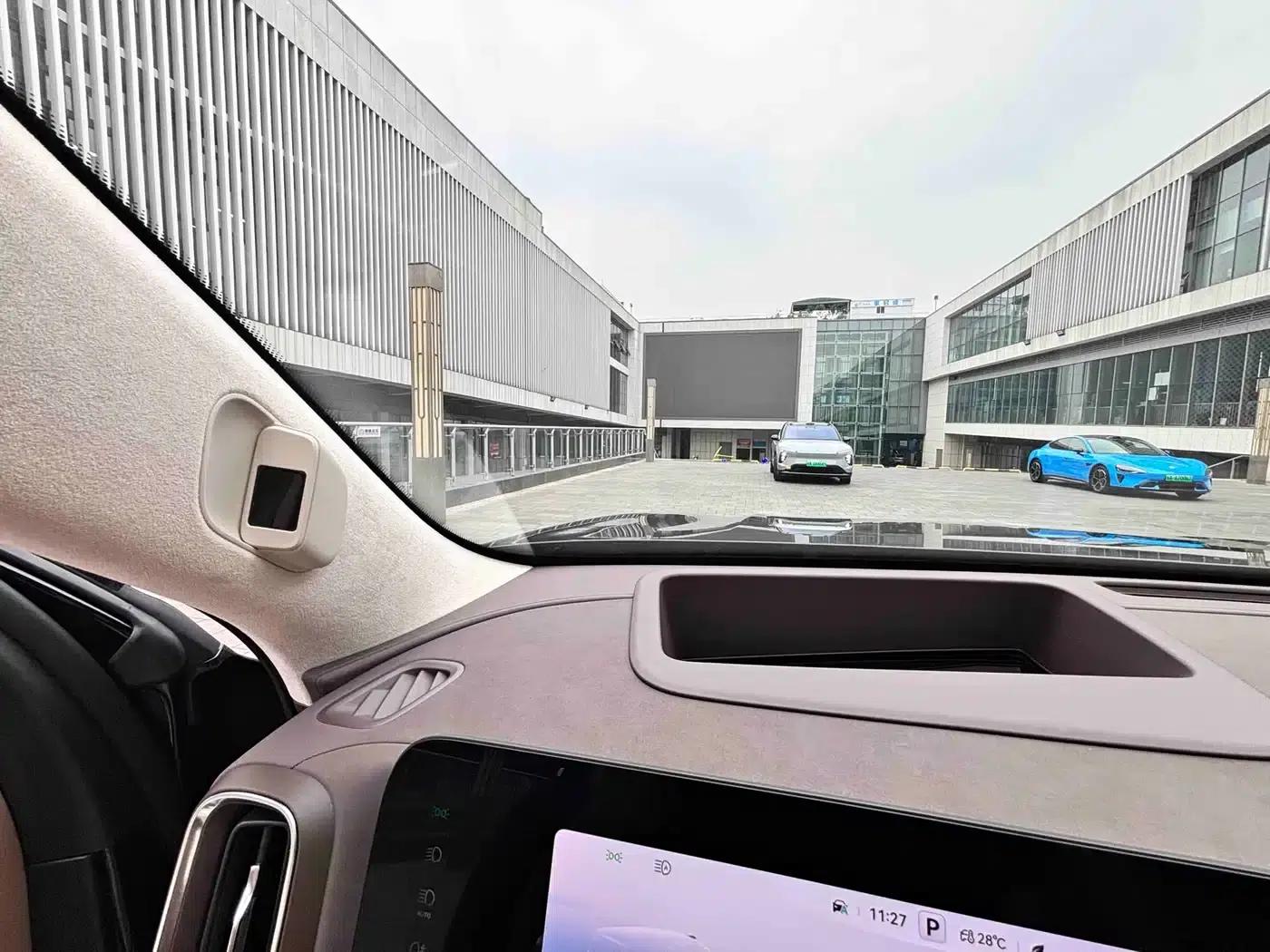 Wenjie M8 2025 Ultra Extended Range Edition (53.4kWh, 6-seater, 192-line LiDAR) — миниатюра 34