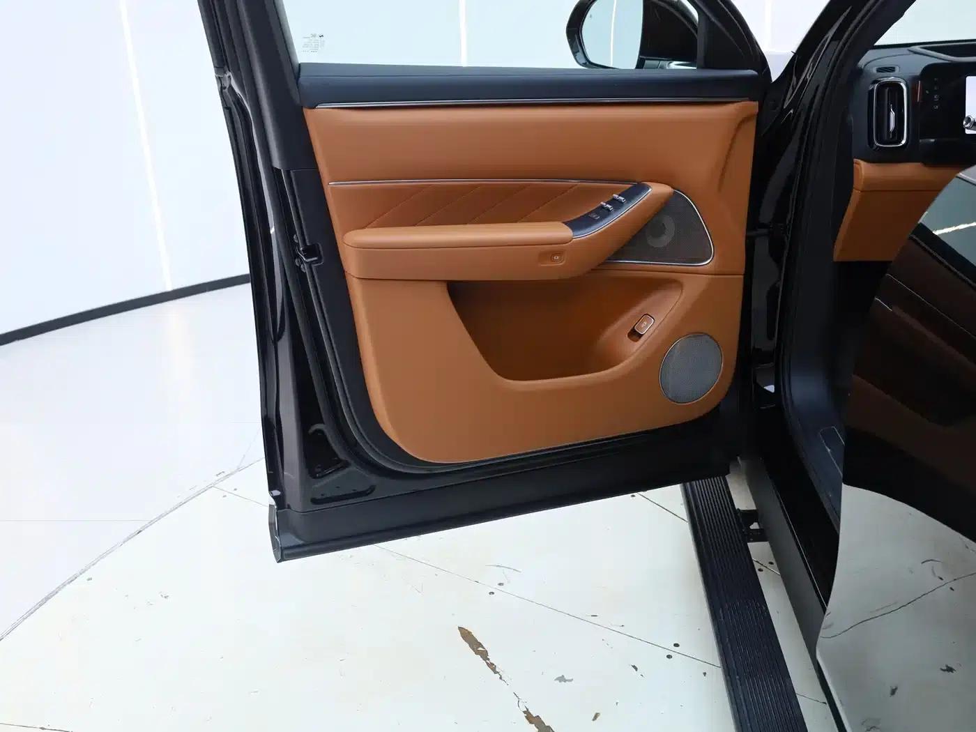 Wenjie M8 2025 Ultra Extended Range Edition (53.4kWh, 6-seater, 192-line LiDAR) — миниатюра 31