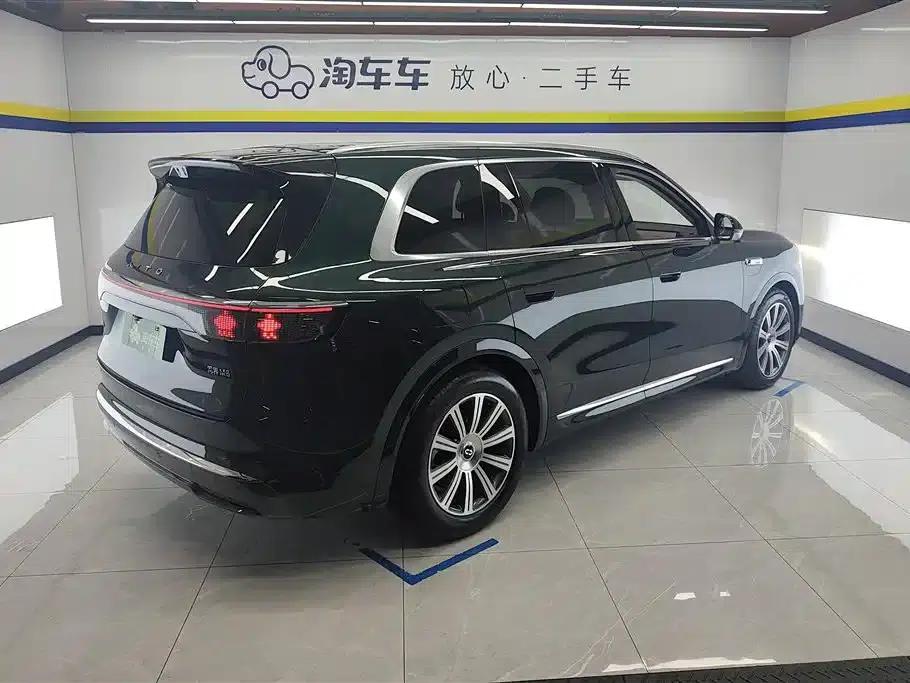 Wenjie M8 2025 Extended Range Max Edition 37kWh 5-Seat Version (192-line LiDAR) — миниатюра 3