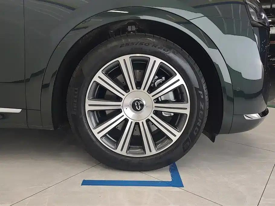 Wenjie M8 2025 Extended Range Max Edition 37kWh 5-Seat Version (192-line LiDAR) — миниатюра 6
