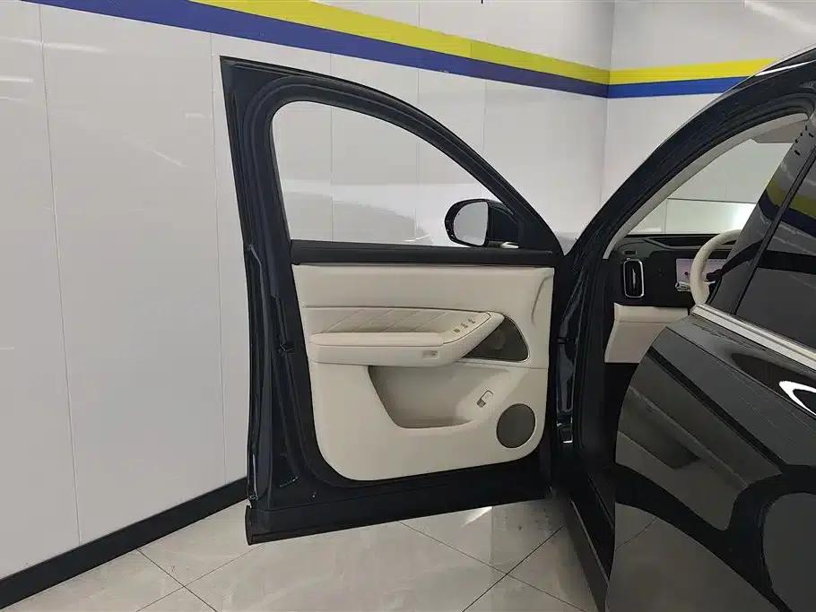 Wenjie M8 2025 Extended Range Max Edition 37kWh 5-Seat Version (192-line LiDAR) — миниатюра 7