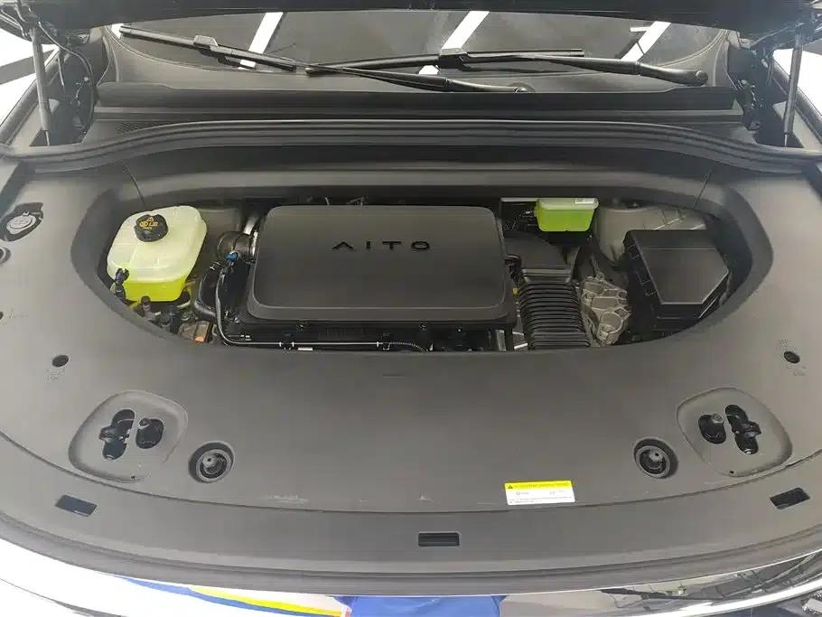 Wenjie M8 2025 Extended Range Max Edition 37kWh 5-Seat Version (192-line LiDAR) — миниатюра 10