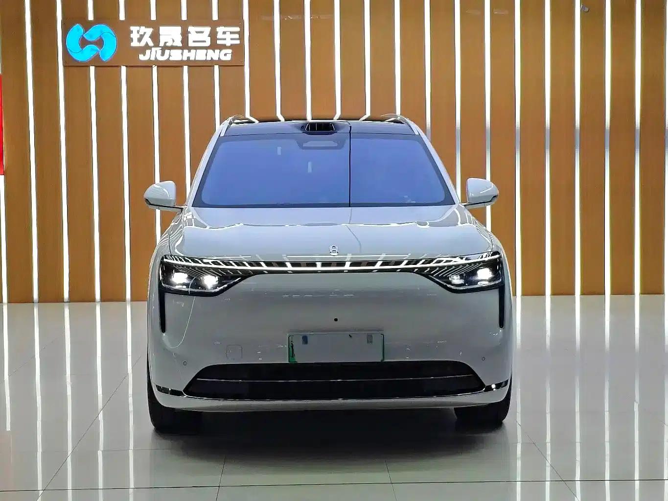Wenjie M8 2025 Ultra Extended Range Edition (53.4kWh, 6-seater, 192-line LiDAR) — миниатюра 2