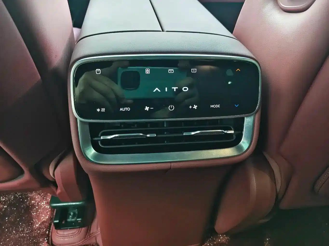 Wenjie M8 2025 Ultra Extended Range Edition (53.4kWh, 6-seater, 192-line LiDAR) — миниатюра 16