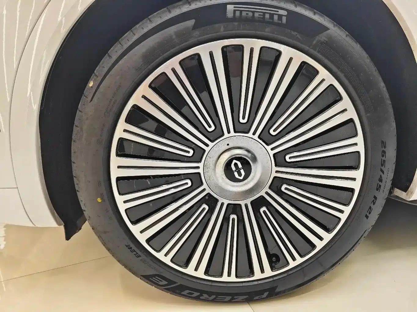 Wenjie M8 2025 Ultra Extended Range Edition (53.4kWh, 6-seater, 192-line LiDAR) — миниатюра 17