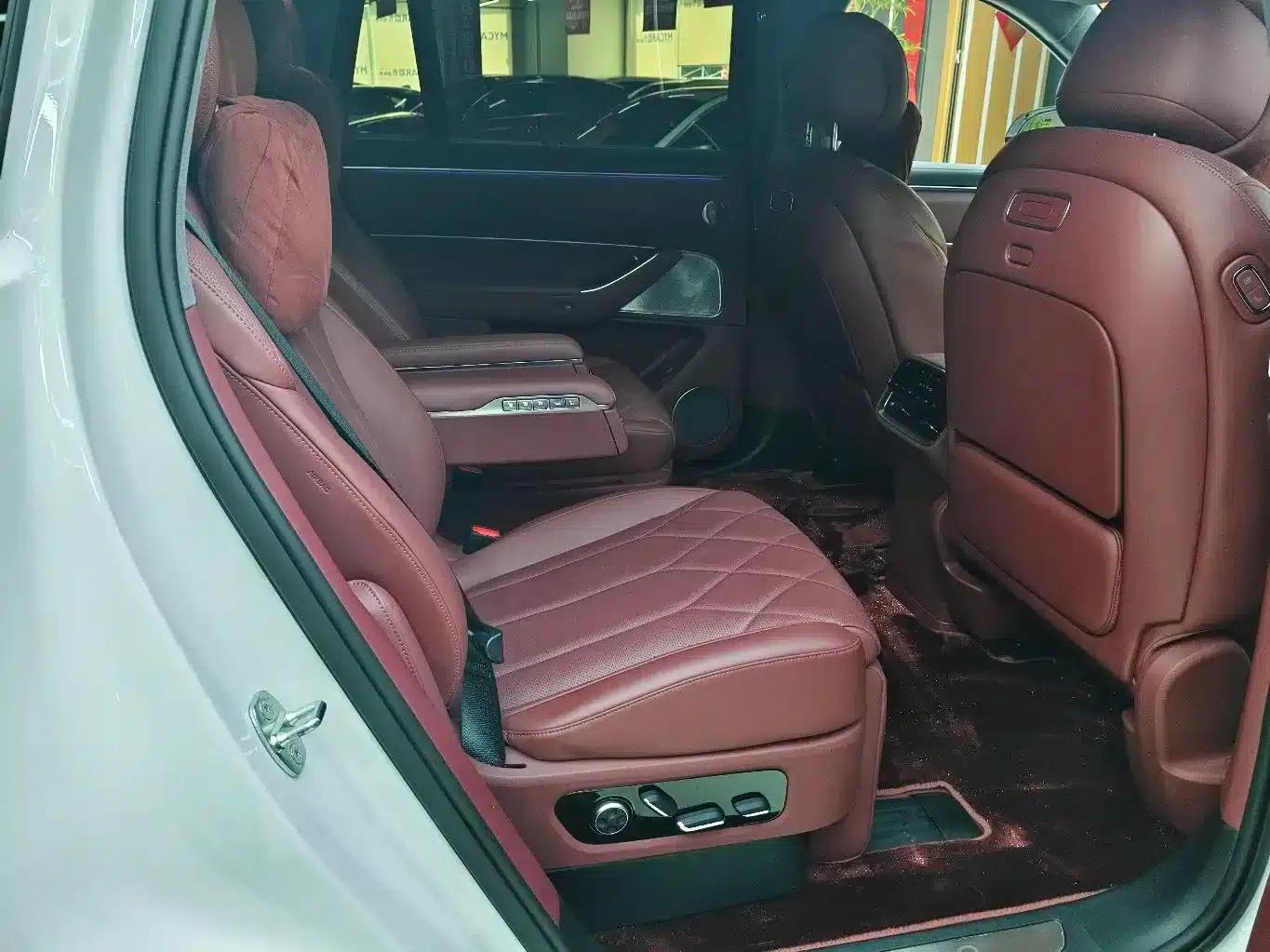 Wenjie M8 2025 Ultra Extended Range Edition (53.4kWh, 6-seater, 192-line LiDAR) — миниатюра 19