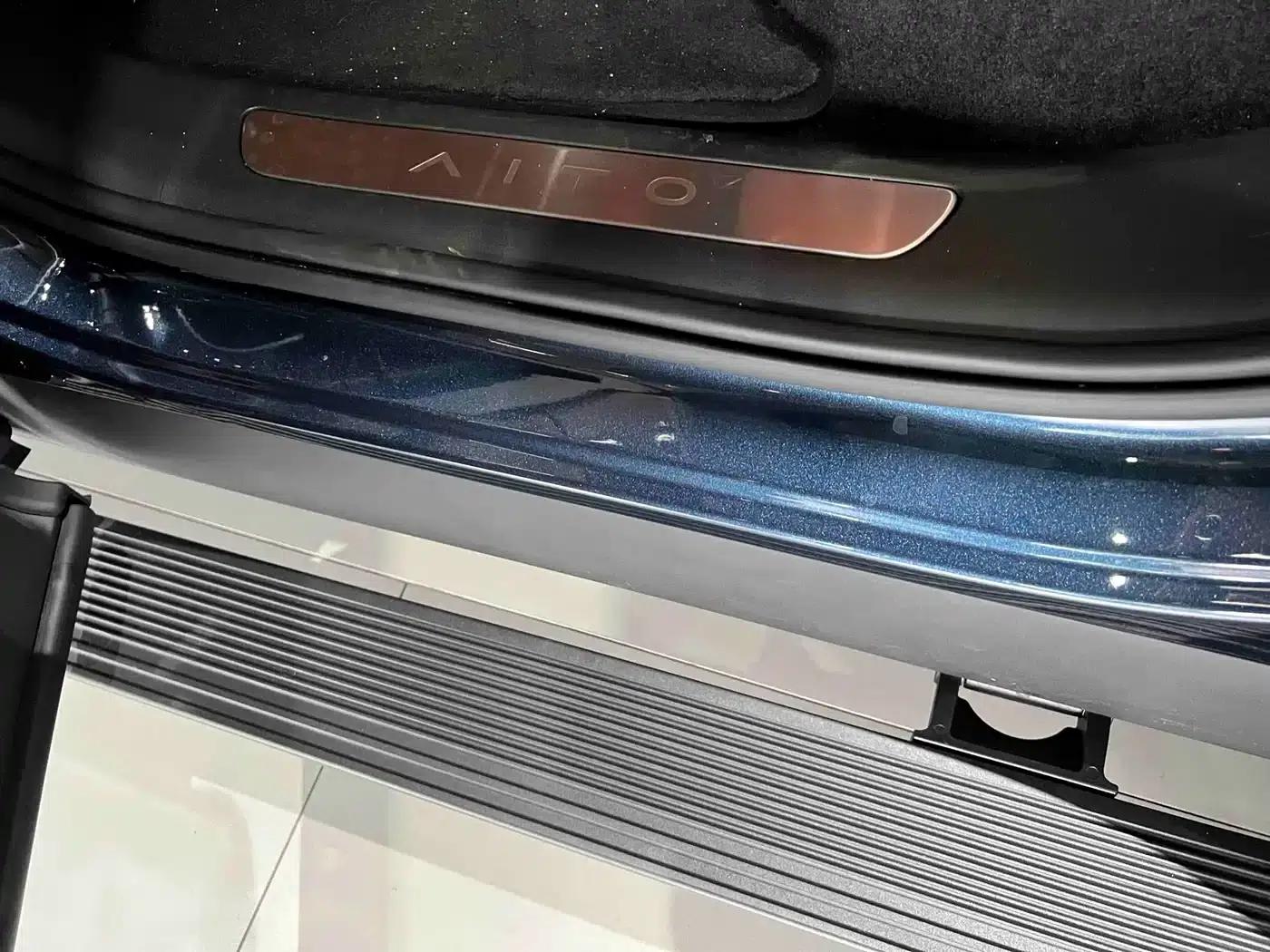 Wenjie M8 2025 Ultra Extended Range Edition (53.4kWh, 5-seater, 192-line LiDAR) — миниатюра 19