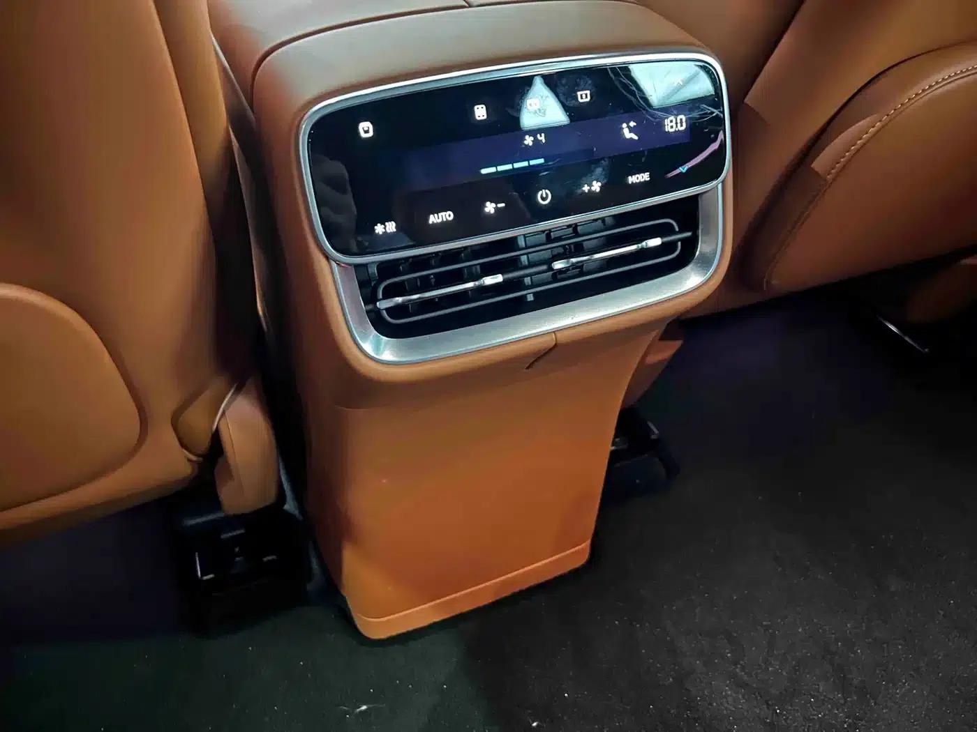 Wenjie M8 2025 Ultra Extended Range Edition (53.4kWh, 5-seater, 192-line LiDAR) — миниатюра 23