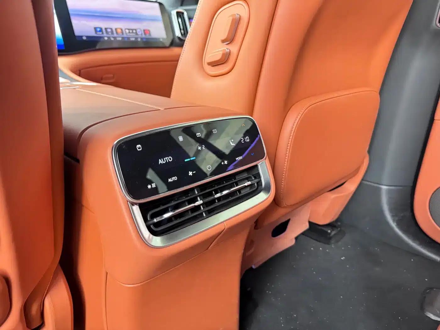 Wenjie M8 2025 Ultra Extended Range Edition (53.4kWh, 6-seater, 192-line LiDAR) — миниатюра 15