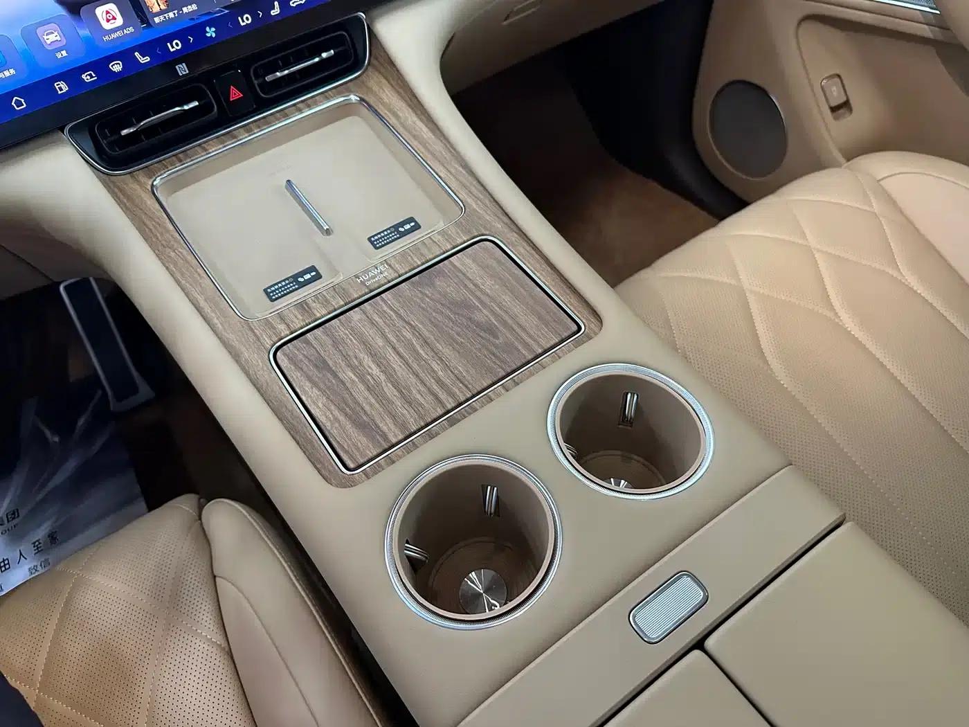 Wenjie M8 2025 Ultra Extended Range Edition (53.4kWh, 6-seater, 192-line LiDAR) — миниатюра 16