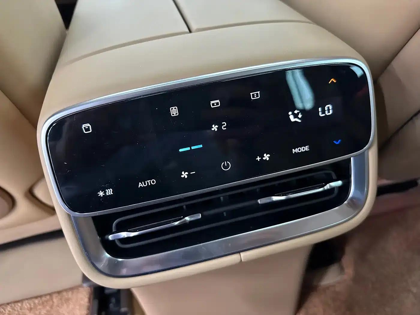 Wenjie M8 2025 Ultra Extended Range Edition (53.4kWh, 6-seater, 192-line LiDAR) — миниатюра 22