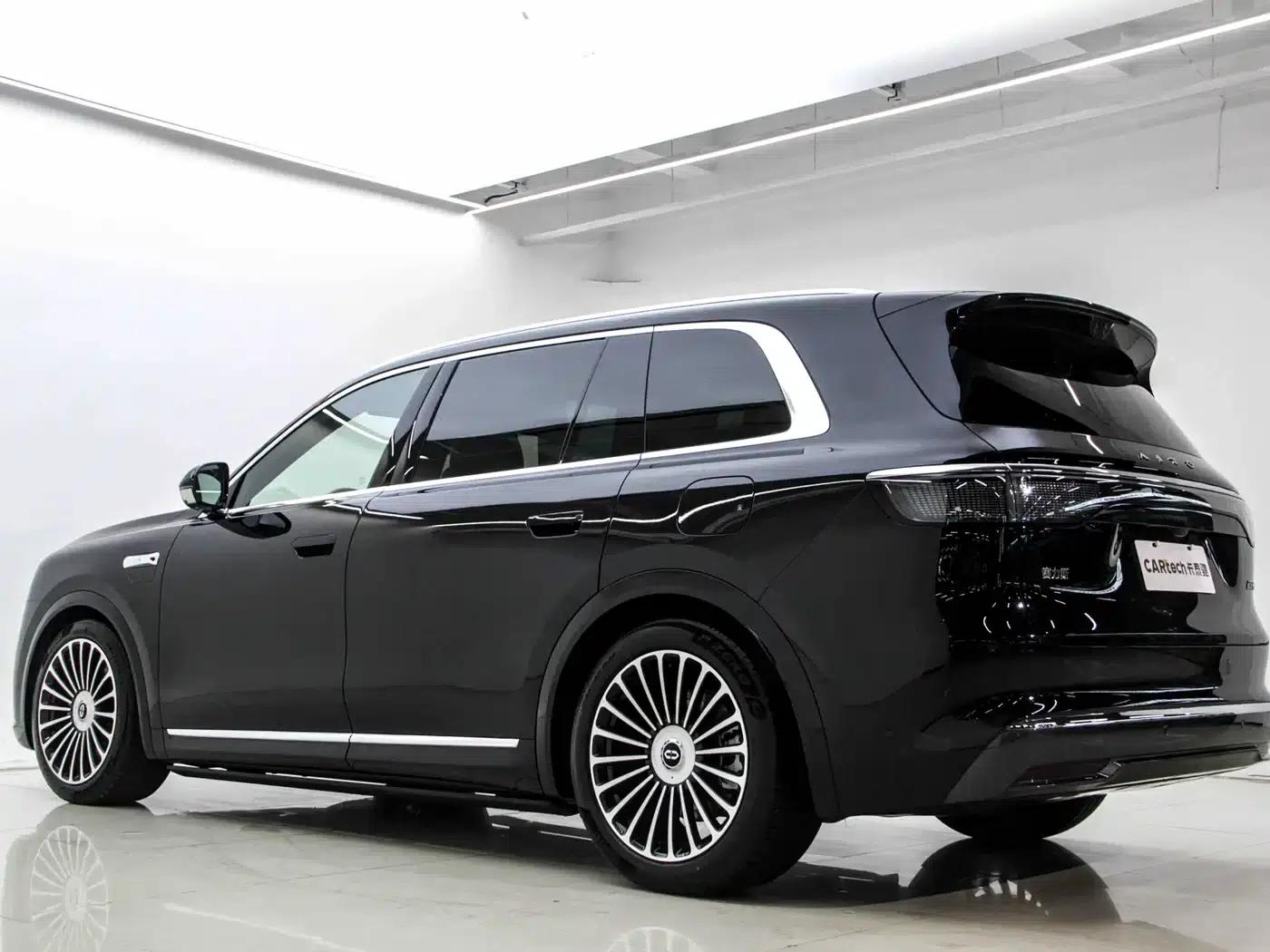Wenjie M8 2025 Extended Range Ultra Edition 53.4kWh 5-Seat Version (192-line LiDAR) — миниатюра 9