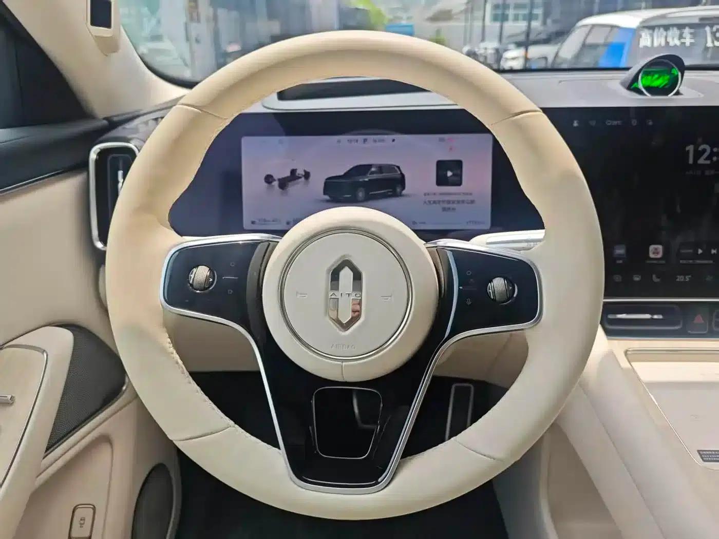 Wenjie M8 2025 Range Extended Ultra Edition 53.4kWh 6-Seat Version (192-line LiDAR) — миниатюра 11