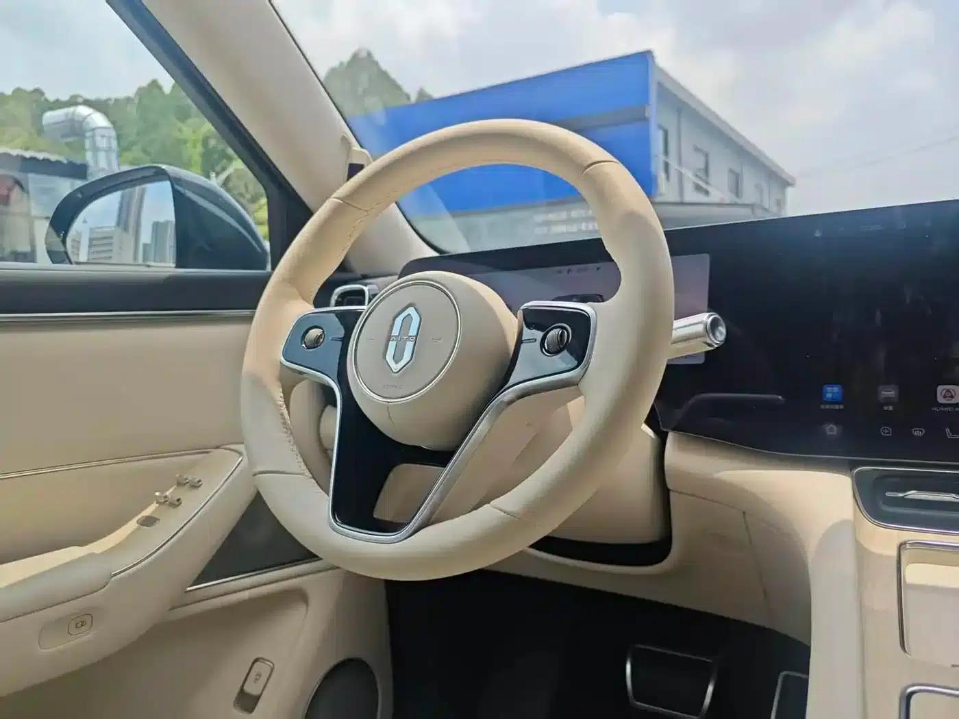 Wenjie M8 2025 Range Extended Ultra Edition 53.4kWh 6-Seat Version (192-line LiDAR) — миниатюра 12