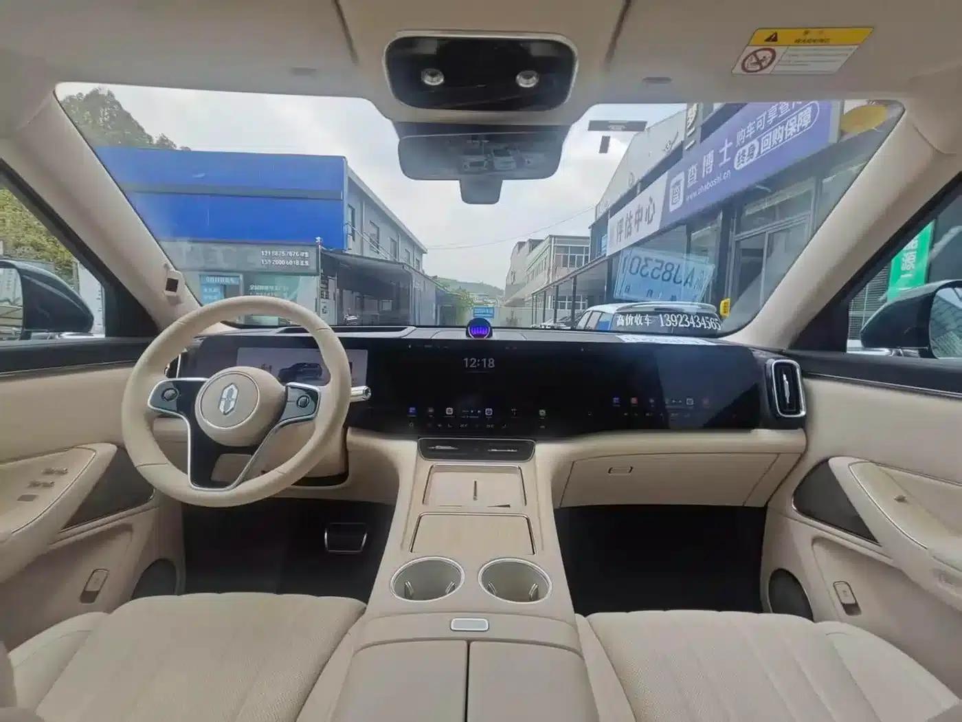 Wenjie M8 2025 Range Extended Ultra Edition 53.4kWh 6-Seat Version (192-line LiDAR) — миниатюра 13