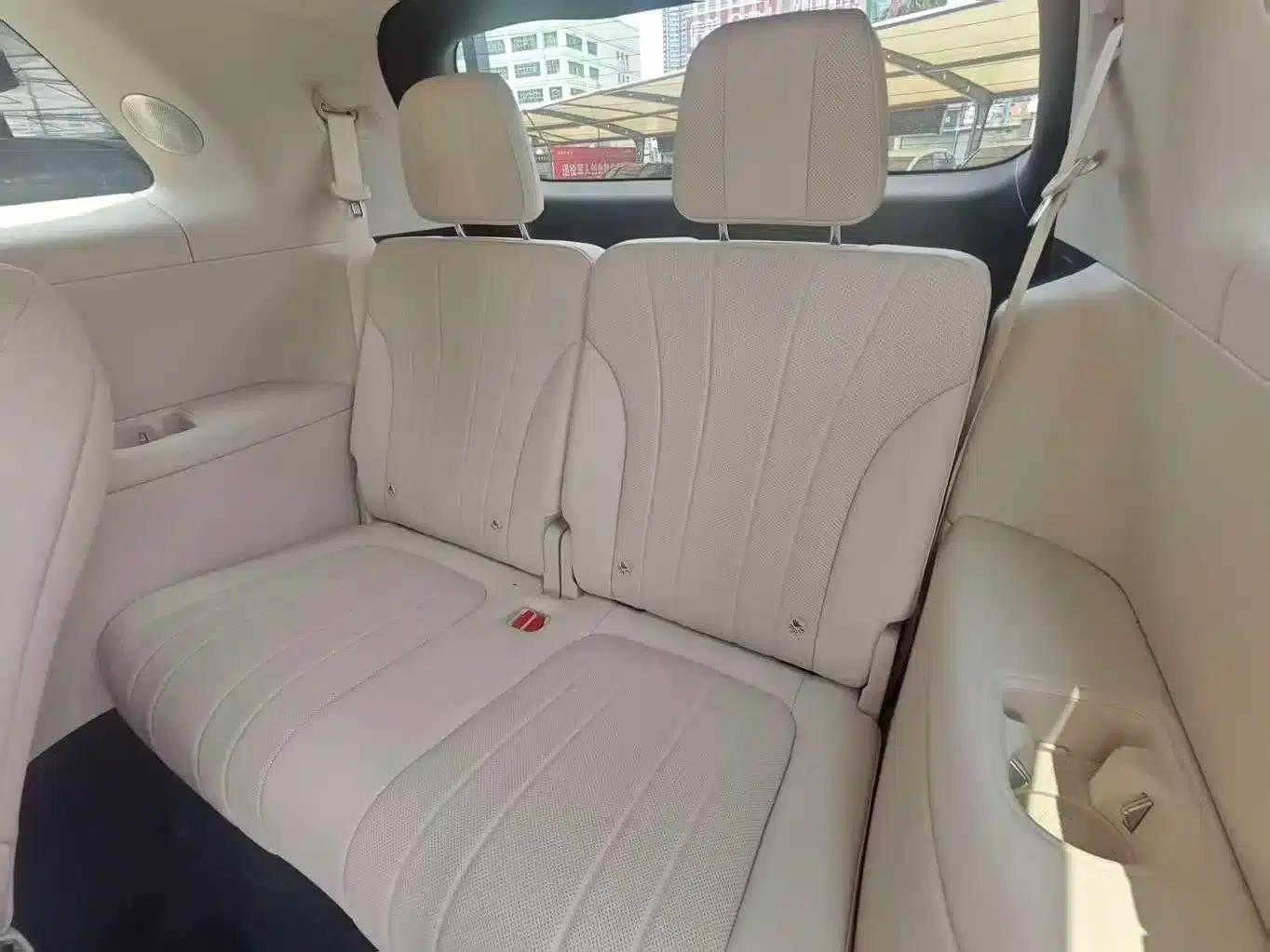 Wenjie M8 2025 Range Extended Ultra Edition 53.4kWh 6-Seat Version (192-line LiDAR) — миниатюра 16