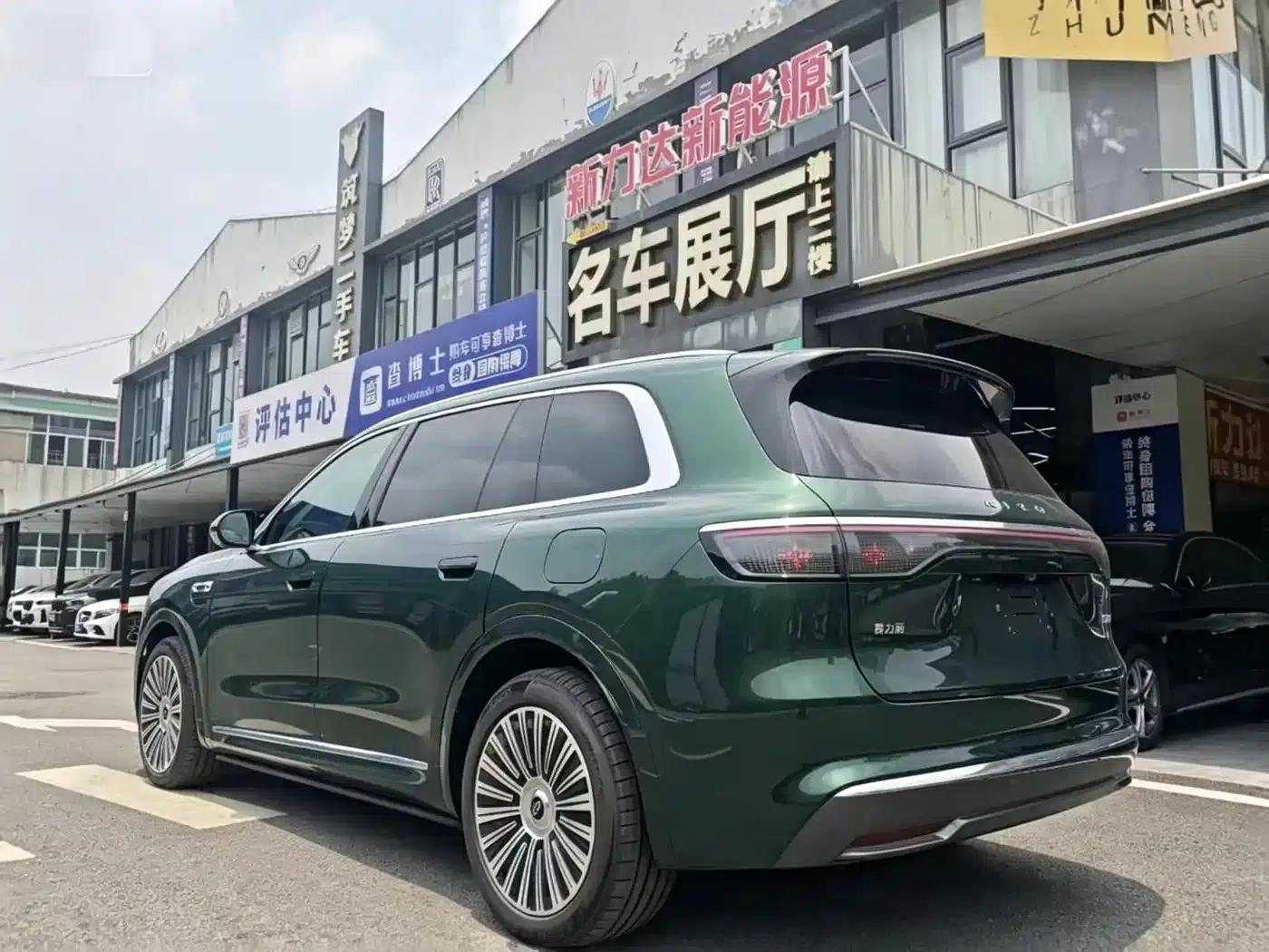 Wenjie M8 2025 Range Extended Ultra Edition 53.4kWh 6-Seat Version (192-line LiDAR) — миниатюра 17