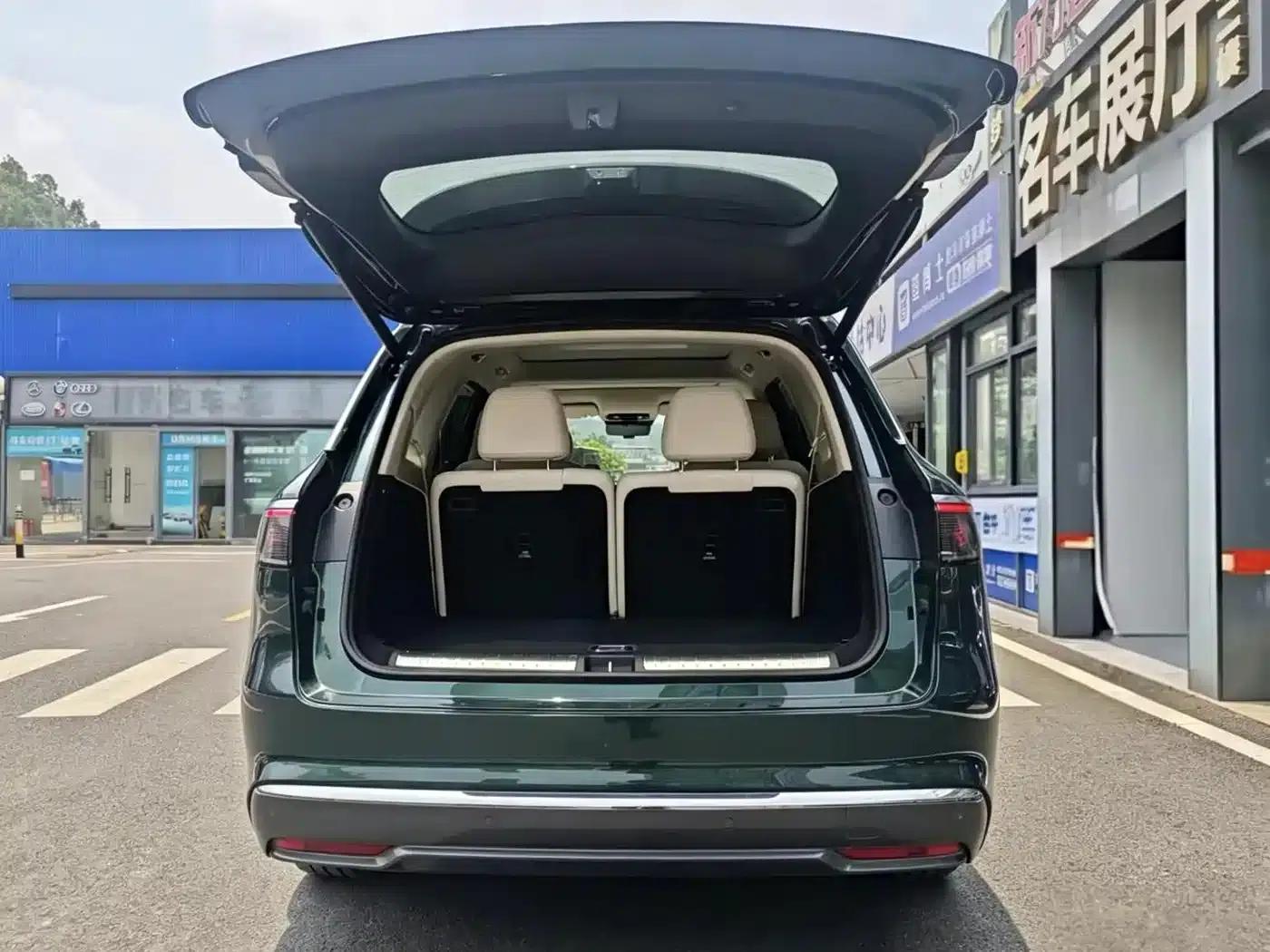 Wenjie M8 2025 Range Extended Ultra Edition 53.4kWh 6-Seat Version (192-line LiDAR) — миниатюра 18