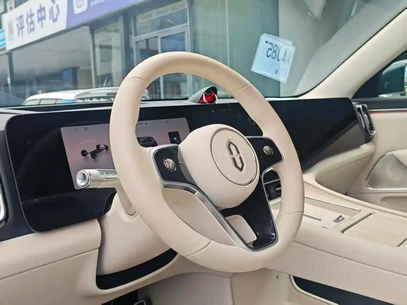 Wenjie M8 2025 Range Extended Ultra Edition 53.4kWh 6-Seat Version (192-line LiDAR) — миниатюра 7