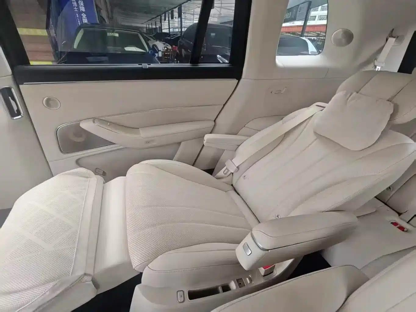 Wenjie M8 2025 Range Extended Ultra Edition 53.4kWh 6-Seat Version (192-line LiDAR) — миниатюра 9