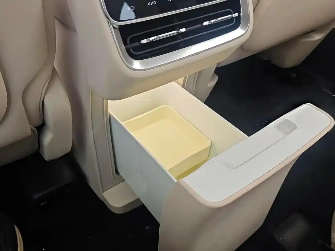 Wenjie M8 2025 Range Extended Ultra Edition 53.4kWh 6-Seat Version (192-line LiDAR) — миниатюра 10