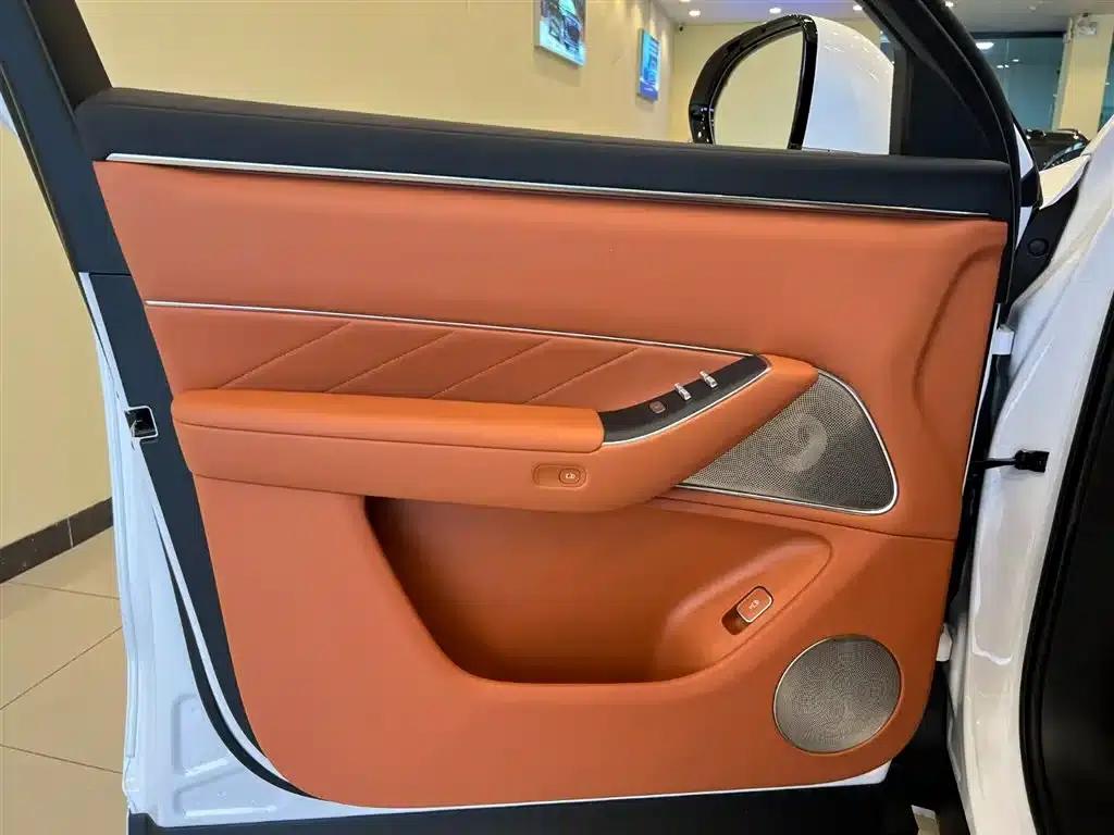 Wenjie M8 2025 Extended Range Max+ Version (53.4kWh, 6-seater, 192-line LiDAR) — миниатюра 13